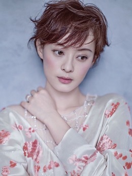 屋頂上的綠寶石劇情介紹_劇情家