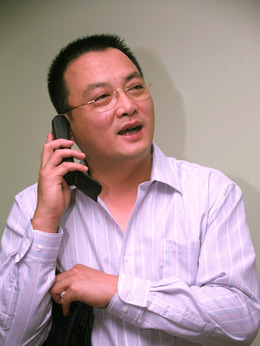 親兄熱弟劇情介紹_劇情家
