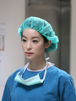 白袍下的高跟鞋劇情介紹_劇情家